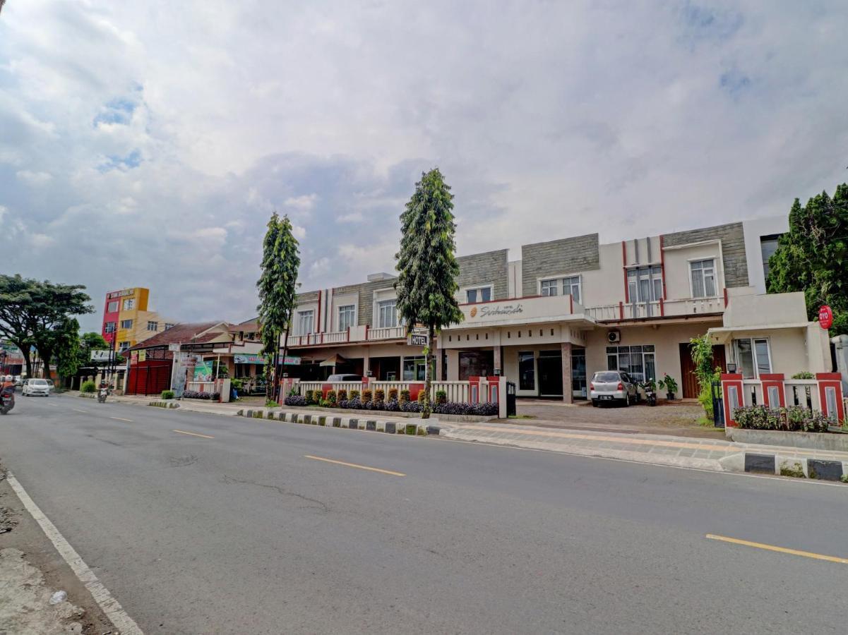 Oyo 90347 Hotel Srikandi Syariah Tasikmalaya Exterior foto