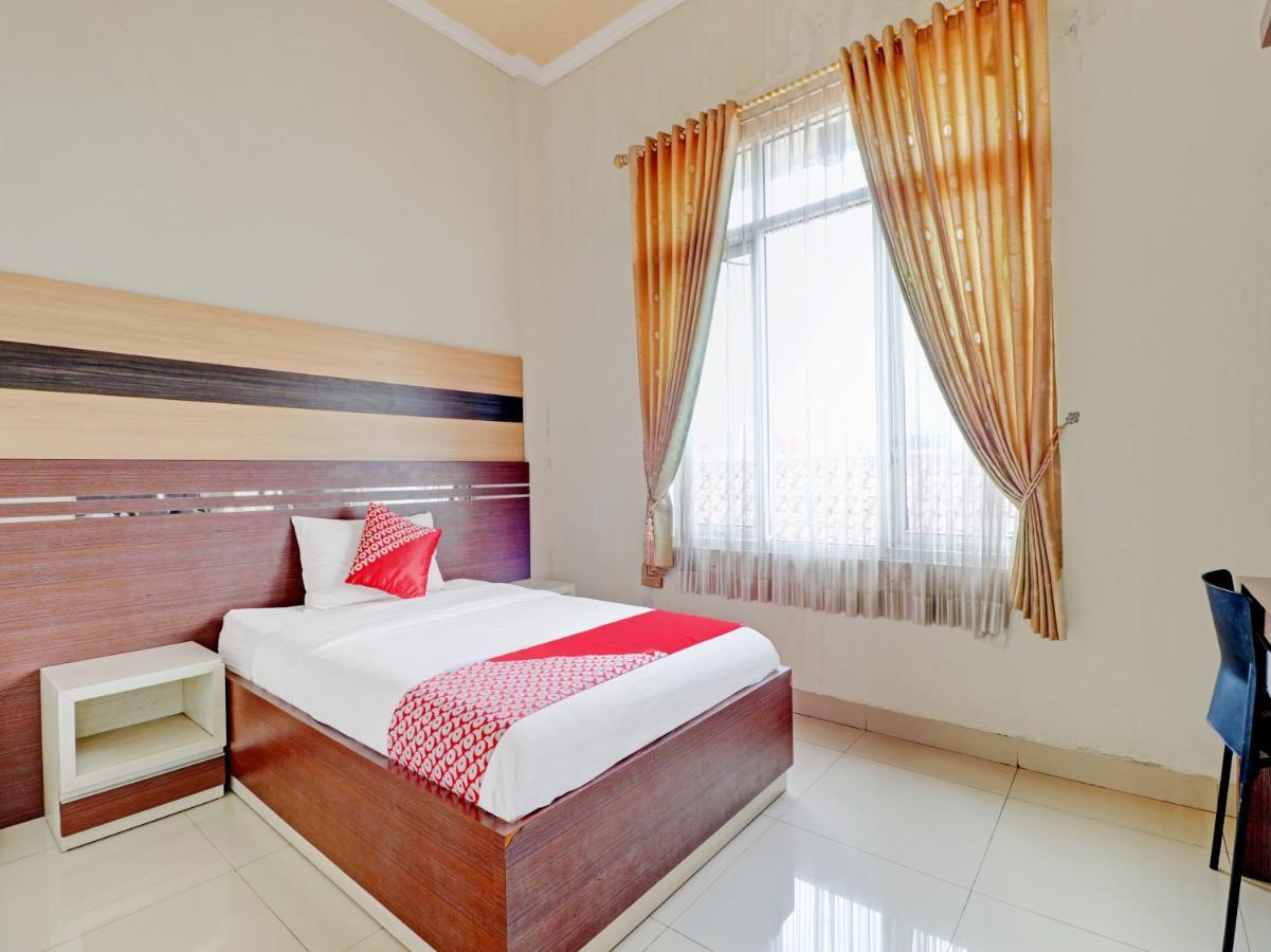 Oyo 90347 Hotel Srikandi Syariah Tasikmalaya Exterior foto